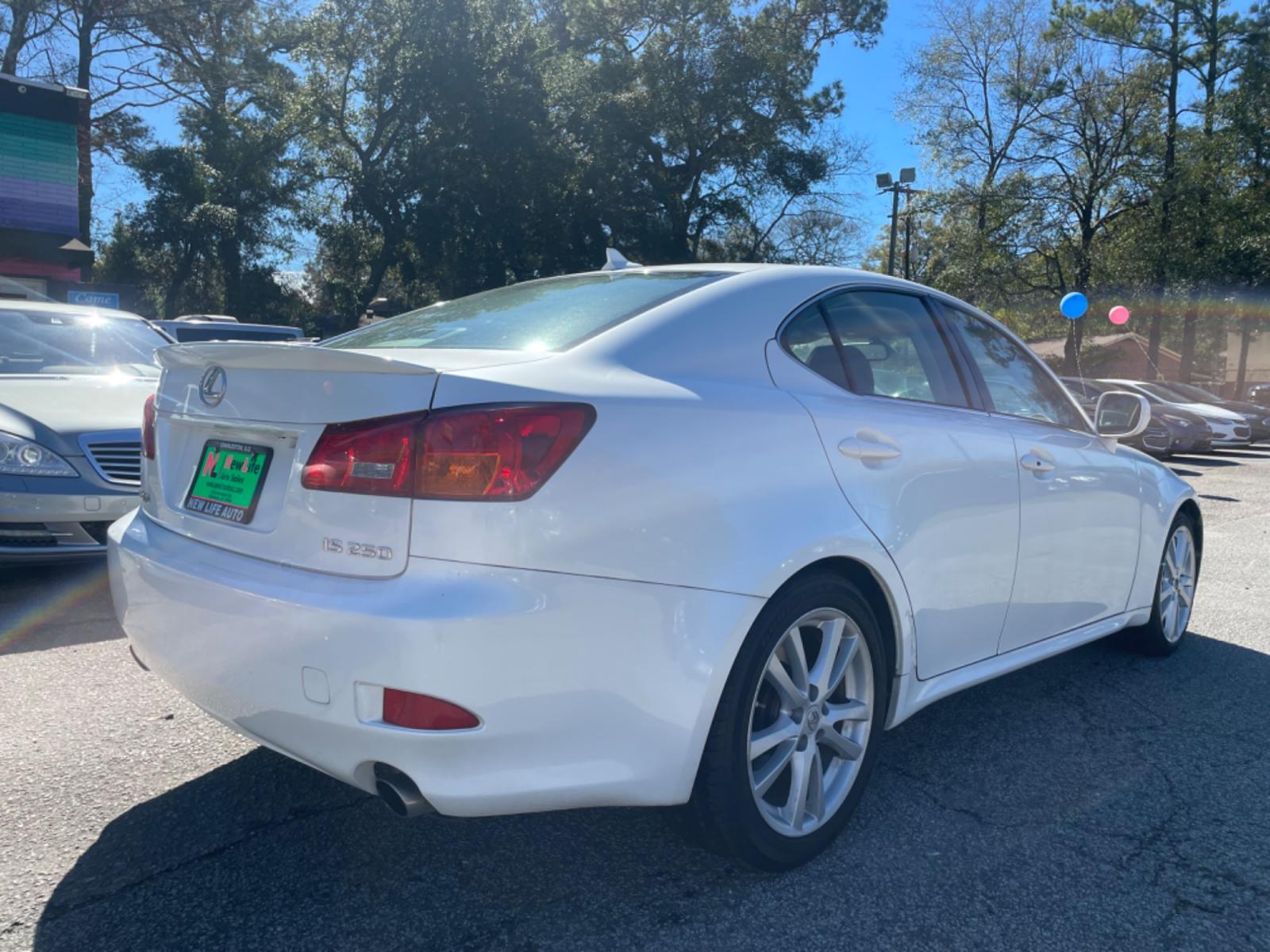 2007 WHITE LEXUS IS 250 BASE (JTHBK262372) with an 2.5L engine, Automatic transmission, located at 5103 Dorchester Rd., Charleston, SC, 29418-5607, (843) 767-1122, 36.245171, -115.228050 - Clean interior with Leather, Sunroof, 6-Disc CD/AUX/Sat, Dual Climate Control, Heated/Memory Seats, Push Button Start, Keyless Entry, Alloy Wheels. Certified One Owner!! 142k miles Located at New Life Auto Sales! 2023 WINNER for Post & Courier's Charleston's Choice Pre-owned Car Dealer AND 2018-202 - Photo #6
